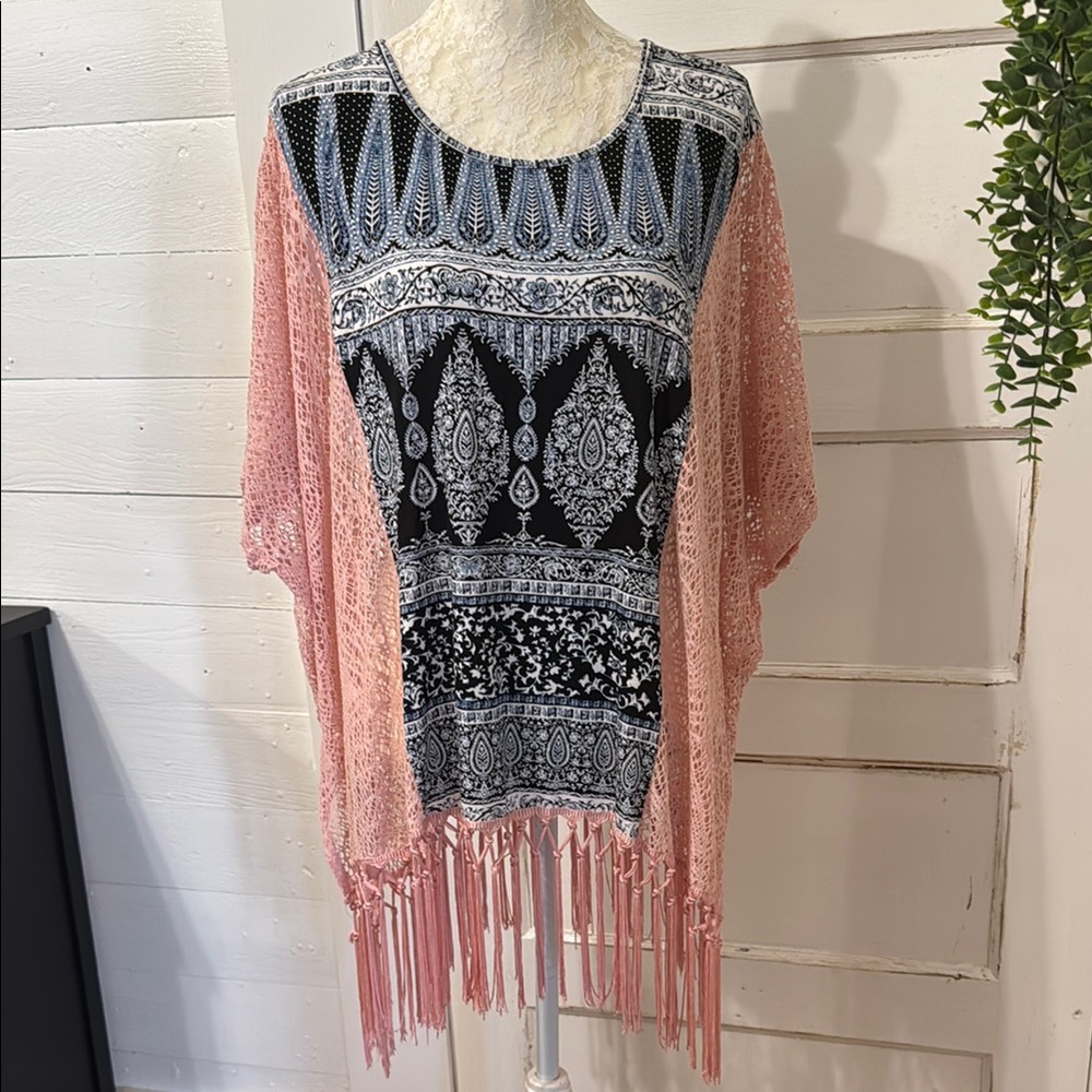 Womens Sz M Shawl Top Blouse Bat Wing Hippie Fringe Crochet Aztec Kimono Boho